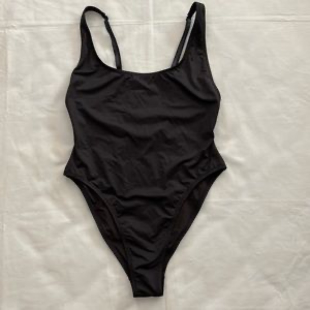 SKIMS SWIM SCOOP NECK ONE PIECE